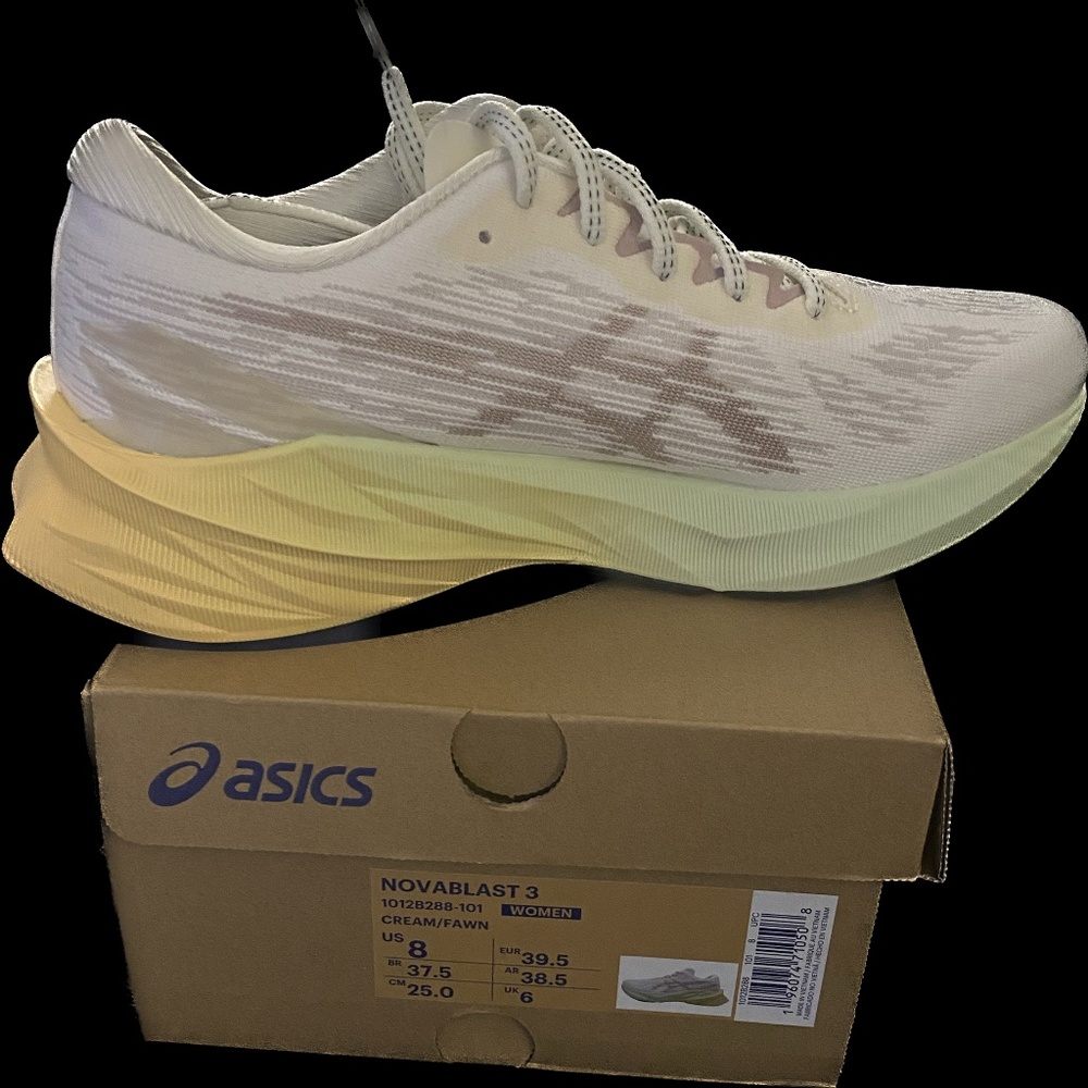 Asics Novablast 3 Women's size 8 NWT